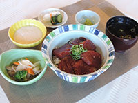 境港直送 本まぐろの漬け丼